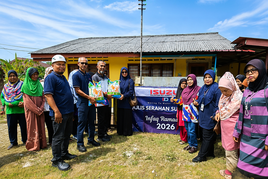 ihm distributes 310 bags of rice 1