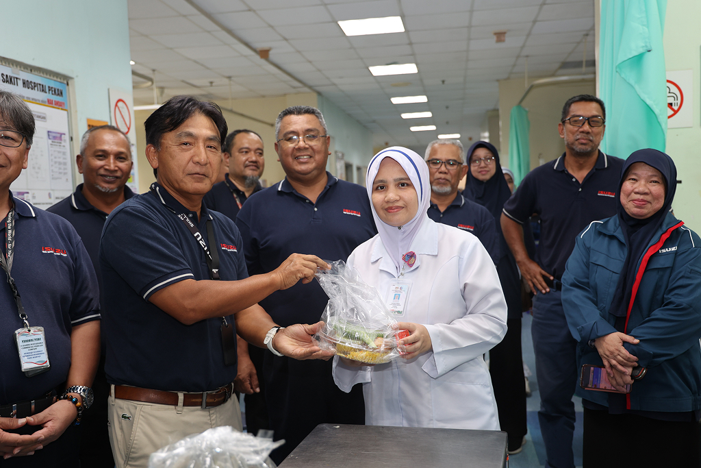 ihm management honours firefighters and healthcare workers with iftar 1